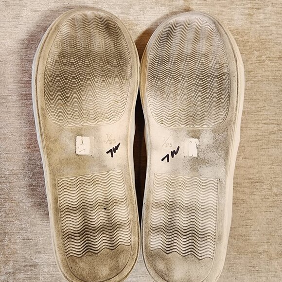 Dirty Laundry Women's Velvet Slip-On Sneakers - Merlot Color Size 7 - Picture 4 of 4